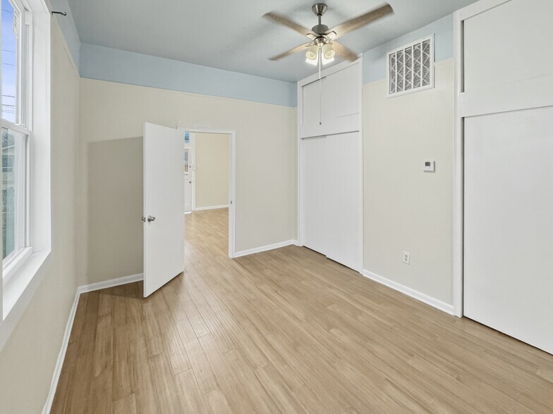 Building Photo - 1656 Pleasure St