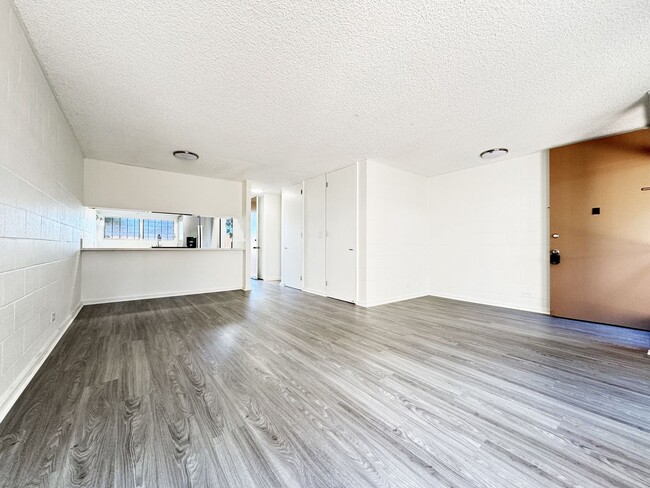 Building Photo - Recently Refreshed Makakilo Condo