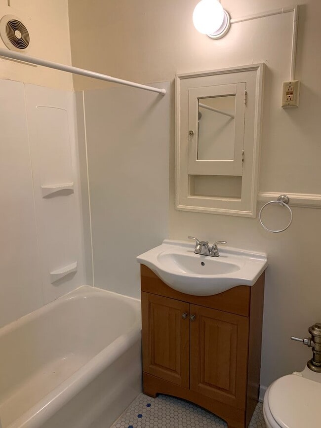 Interior Photo - 1225 Commerce  Ave