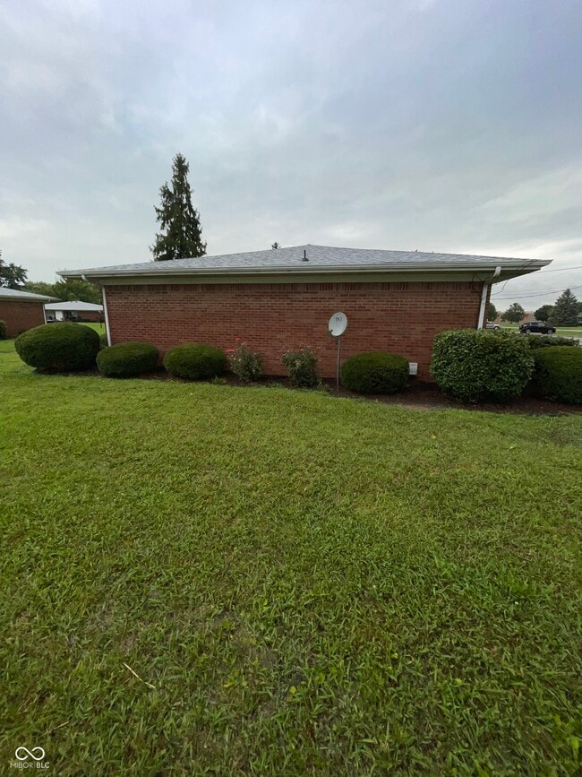 Building Photo - 943 W McKay Rd