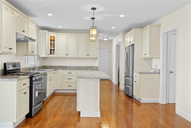 Building Photo - 11 Checkerberry Ln