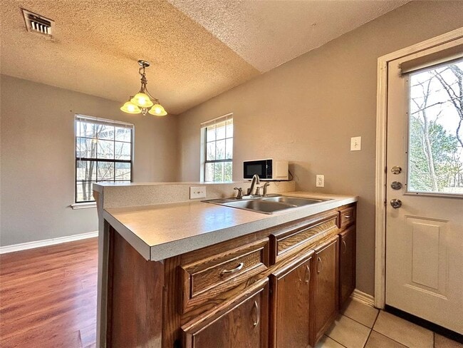 Building Photo - 510 Powell Dr