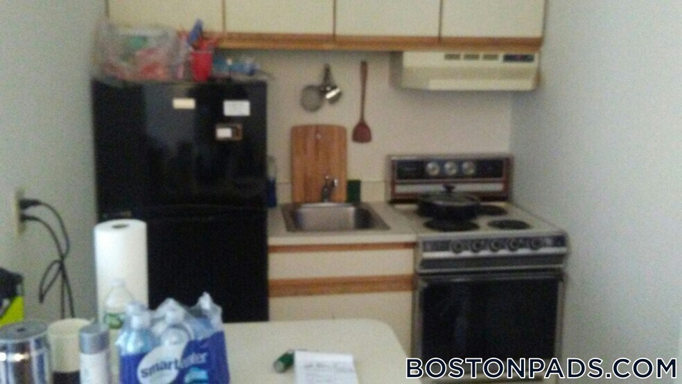 Building Photo - 833 Beacon St