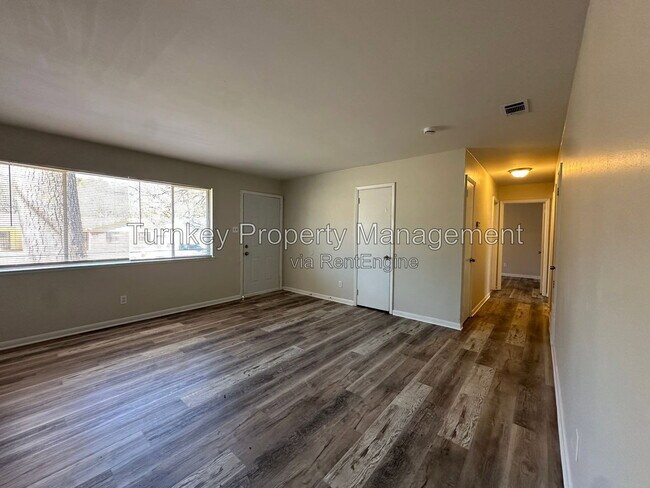 Building Photo - 5913 Lyndell Dr