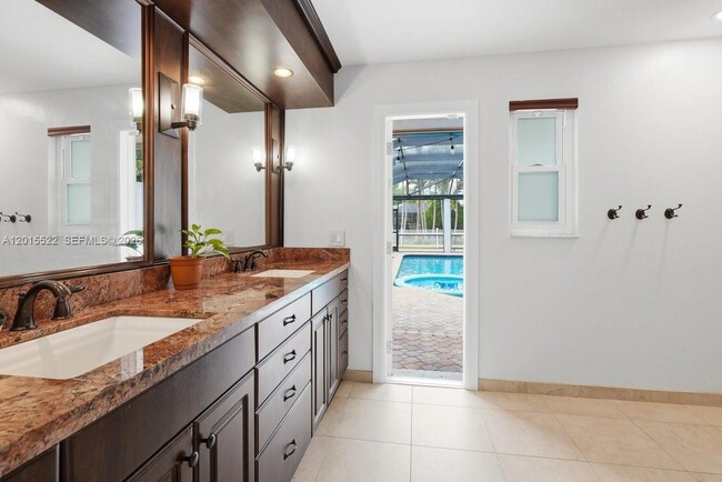 Building Photo - 16530 Lake Tree Dr