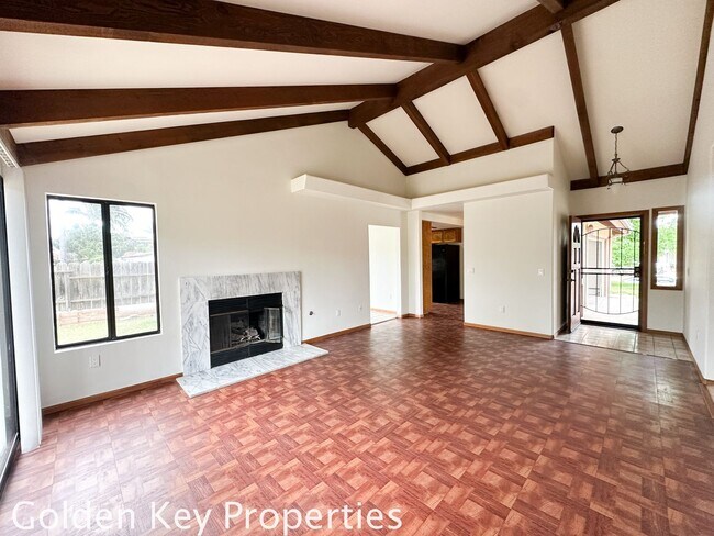 Building Photo - Single-level 4-Bedroom home on a large cor...