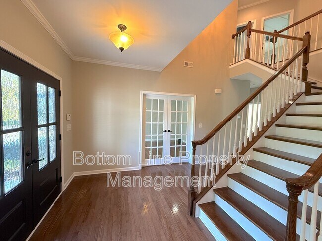 Building Photo - 15007 Skypark Dr