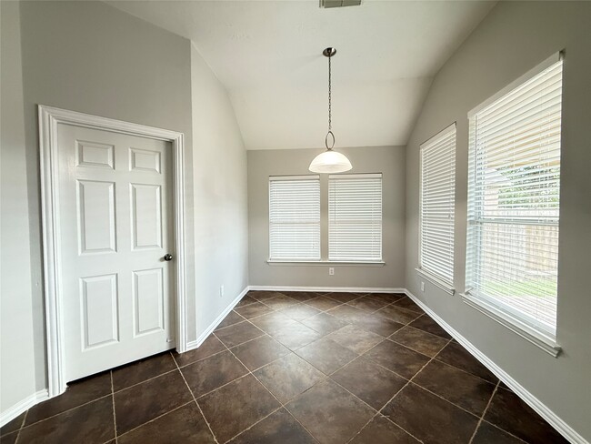 Building Photo - 26823 Lakeridge Park Ln
