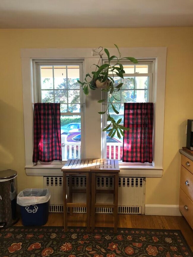 Building Photo - 112 Manthorne Rd