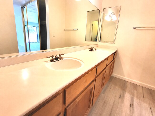 Building Photo - 2607 Pirineos Way