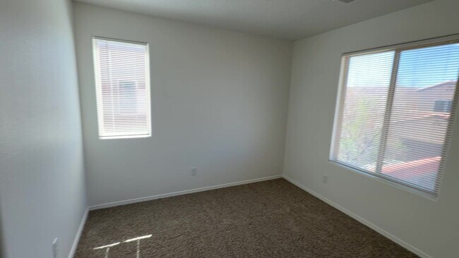Building Photo - 3 Bedroom Town Home Near Rio Bravo Blvd SE & University Blvd SE In Mesa Del Sol!