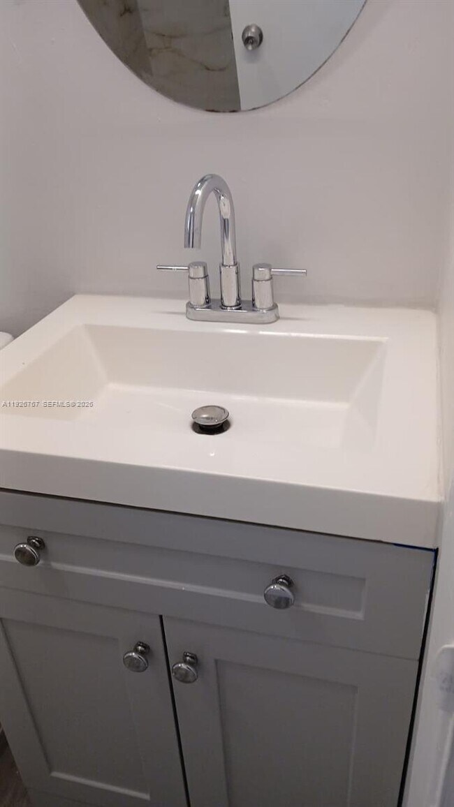 Building Photo - 8820 Fontainebleau Blvd