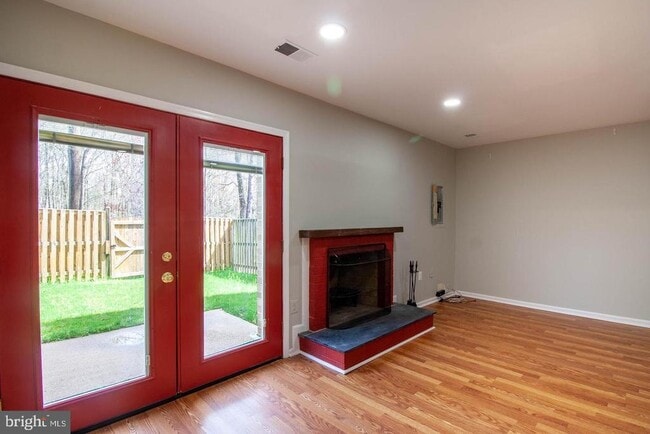 Building Photo - 9709 Lakepointe Dr