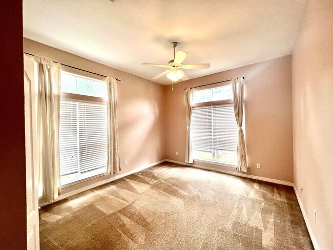 Building Photo - Nice 3BR/2BA - Convenient to NAS Pensacola