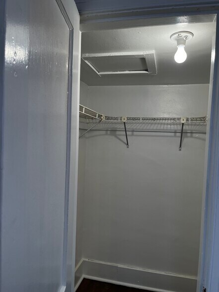 Building Photo - 233 Hawthorne St