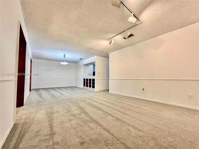 Building Photo - 2816 SW 14th Dr