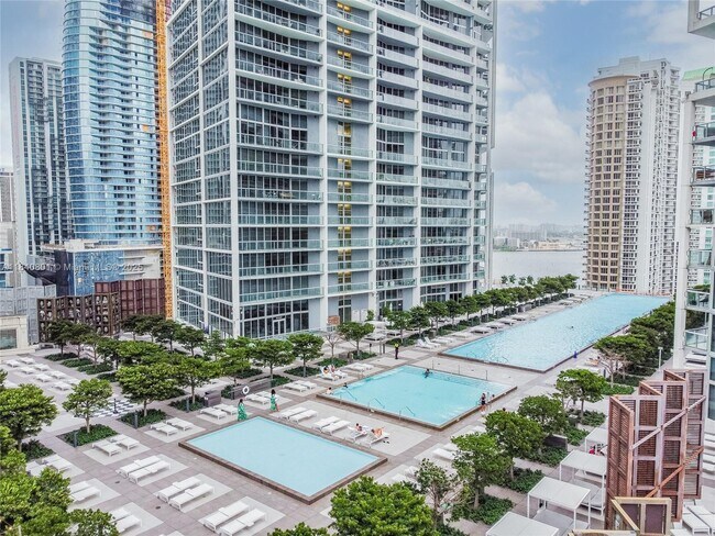 Building Photo - 485 Brickell Ave