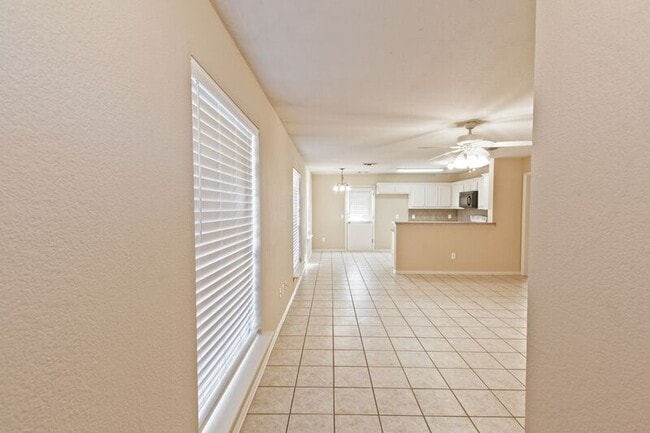 Building Photo - 933 Farmington Rd