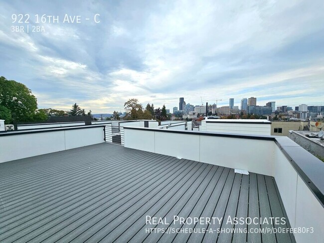 Building Photo - 922 16th Ave