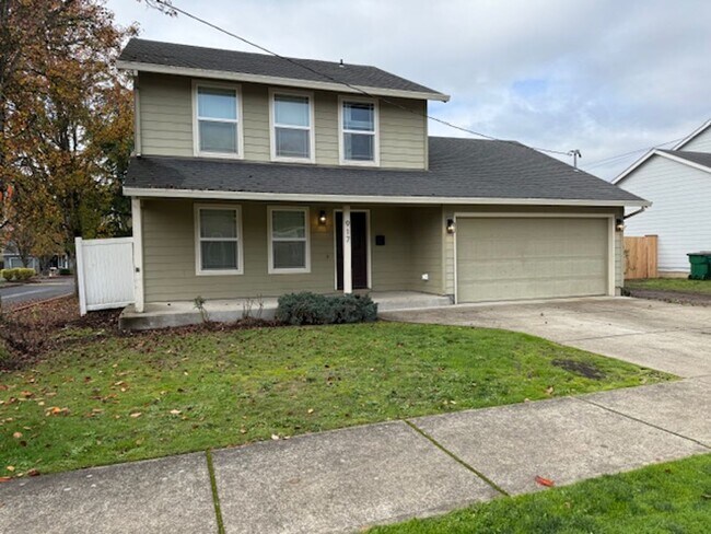 Primary Photo - 3 Bedroom 2.5 Bath Newberg OR