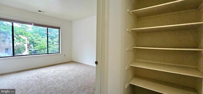 Building Photo - 8729 Sheridan Farms Ct