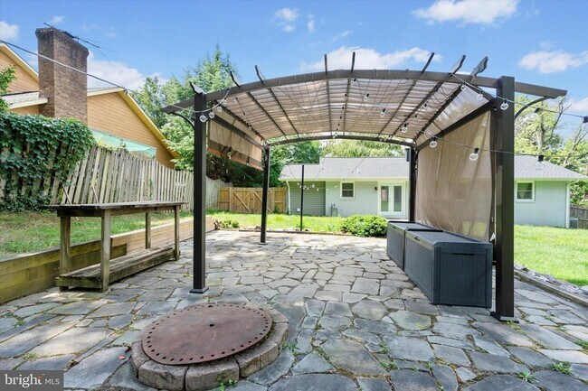 Building Photo - 906 Monroe St