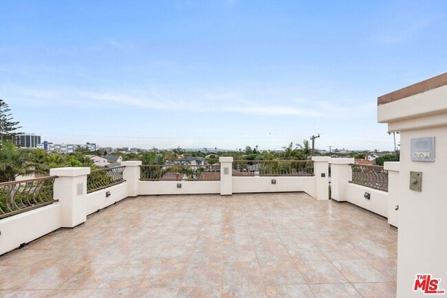Building Photo - 6416 W 83rd St