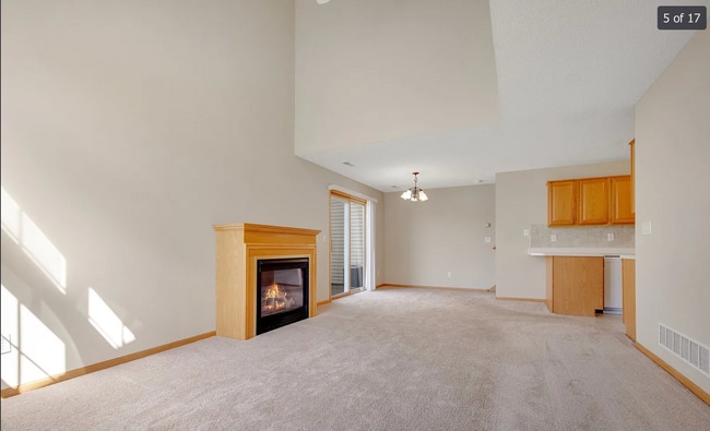 Building Photo - Beautiful 3 Bed 1.5 Bath Townhome