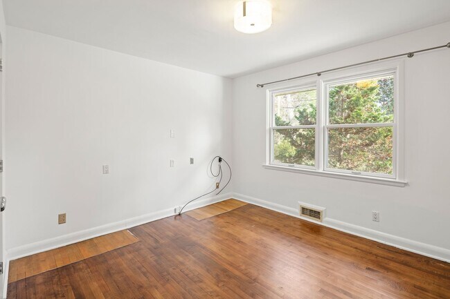 Building Photo - Biltmore Forest Home