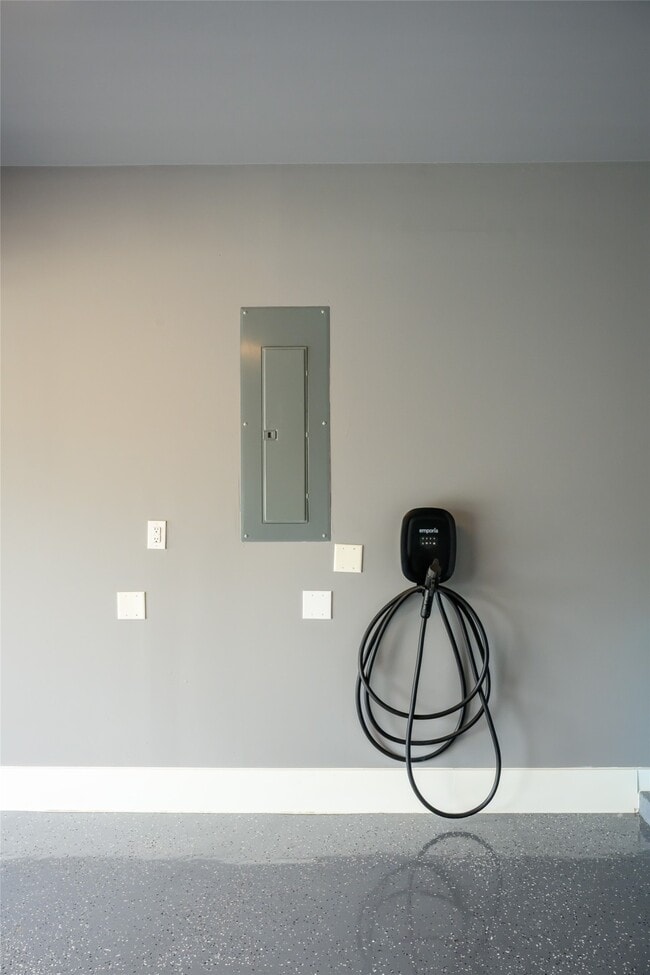 Building Photo - 4618 Nichols St