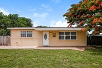 Building Photo - 1810 Desoto Dr