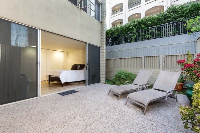 Building Photo - 3200 6th Ave