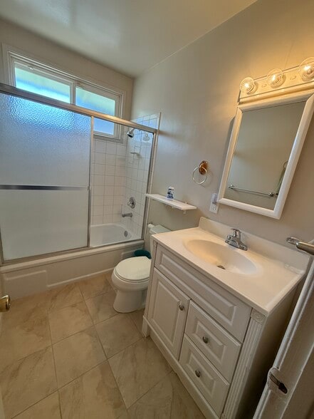 Building Photo - 8917 Reydon St