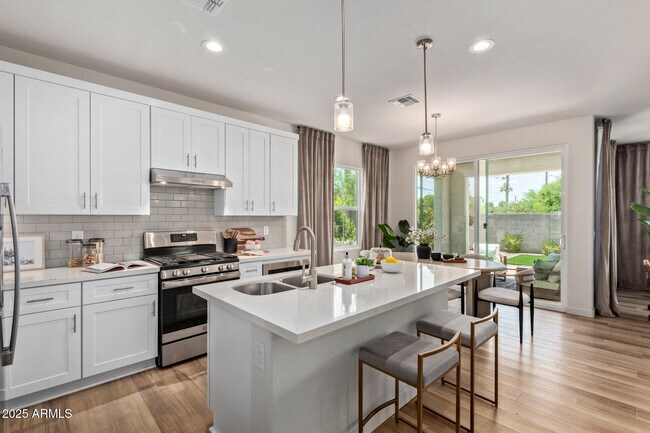 Building Photo - 1511 W Sierra Vista Dr