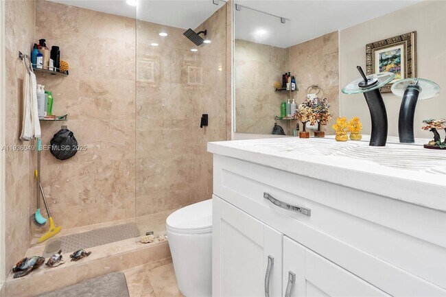 Building Photo - 1833 S Ocean Dr