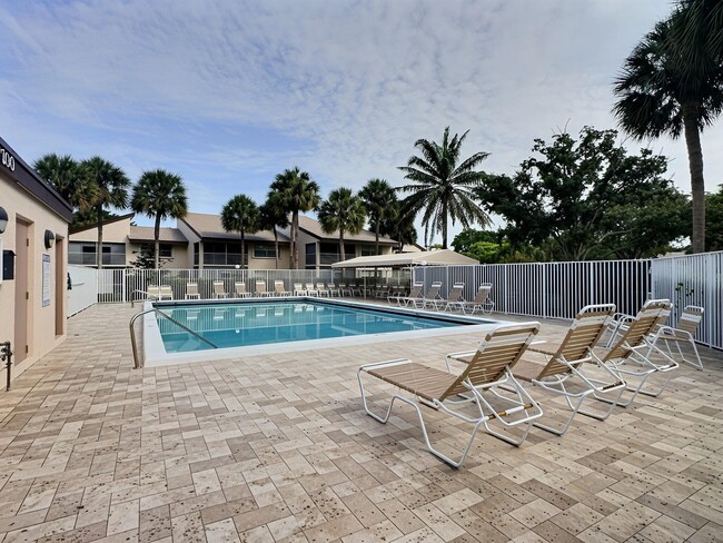 Building Photo - 8760 Azalea Ct