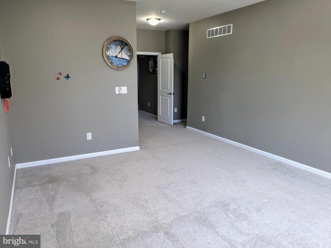 Building Photo - 125 Knock Hill Dr