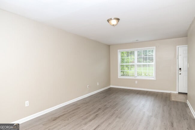 Building Photo - 2045 Ivy Ln