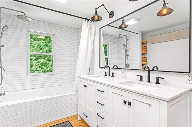 Building Photo - 45 S Killingly Rd