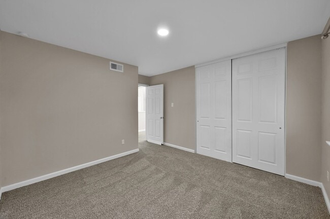 Building Photo - 12311 Glenview Dr