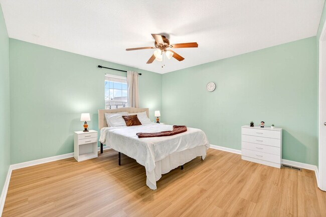 Building Photo - 1961 Creek Bank Dr