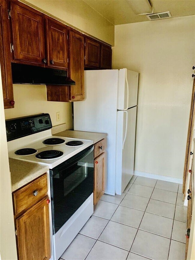 Building Photo - 205 Martingale