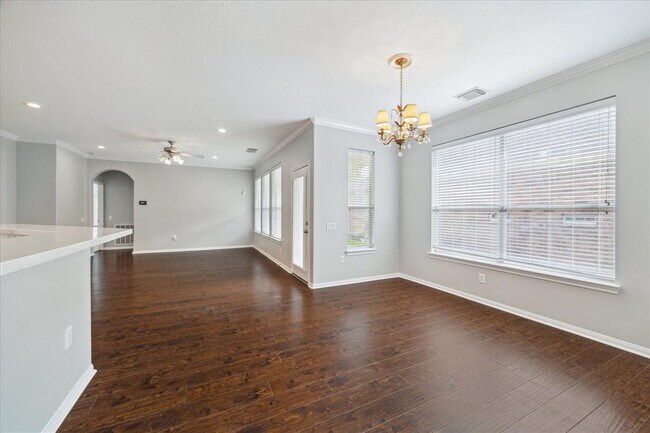 Building Photo - 1315 Varese Dr