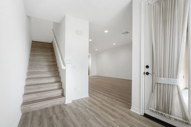 Building Photo - Prime Location! RARE Opportunity to LEASE 4/3.5 Spacious TownHome IN GARDEN GROVE!