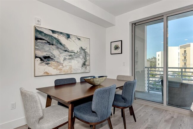 Building Photo - 1703 N Tamiami Trl
