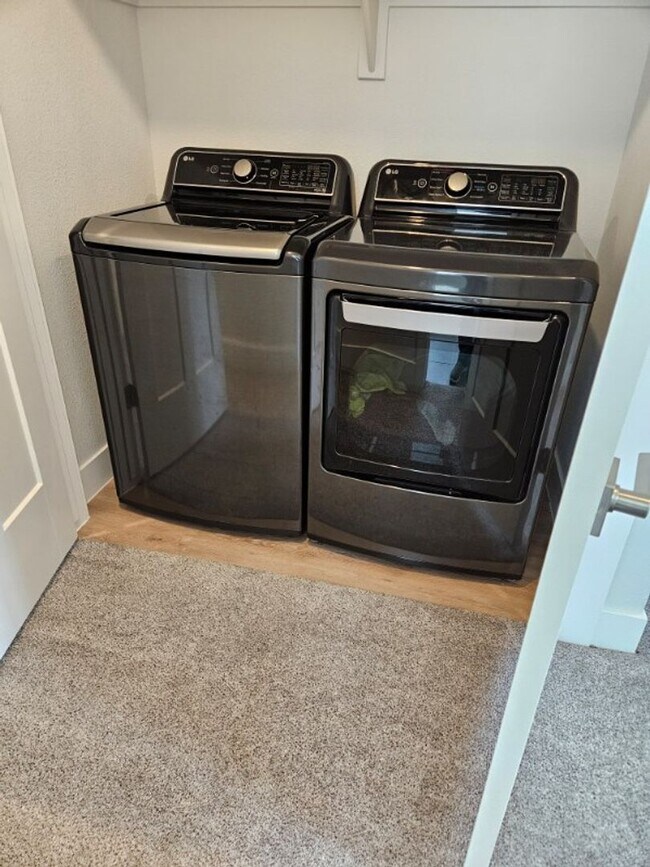 Building Photo - Beautiful 3 bedroom Condo