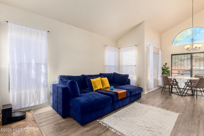 Building Photo - 10472 N Fair Mountain Dr