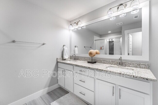 Building Photo - 5217 S 65th Pl