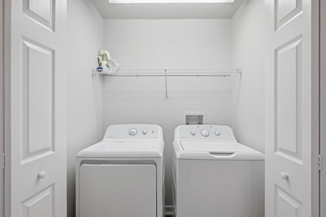 Building Photo - Villages of Bloomingdale