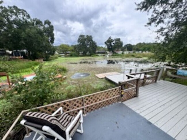 Building Photo - Weeki Wachee Rental on the Water